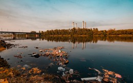 Tại sao con người uống kháng sinh lại khiến sông ô nhiễm?