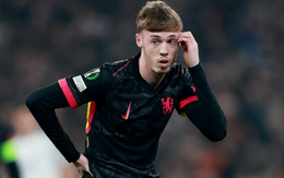 Sao Chelsea Cole Palmer từng bị kẹt tay trong ống… khoai tây chiên