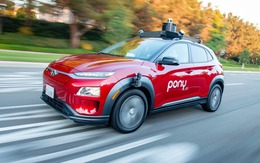 Xe taxi tự hành của Trung Quốc bốc cháy