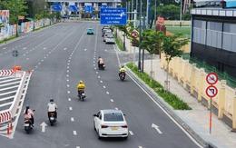 Cứ hai phút có hàng chục xe máy chạy 'lố' vào đường cấm, đoạn trước nhà ga T3 sân bay Tân Sơn Nhất