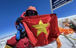 Cựu nhà báo Việt chinh phục 2 đỉnh núi cao nhất thế giới