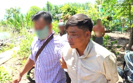 Truy bắt 2 đối tượng cướp tài sản giữa ban ngày rồi trốn dưới vuông tôm ở Cà Mau