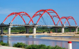 Cầu nối sông Trà Khúc làm gần xong, giờ tranh luận việc đặt tên