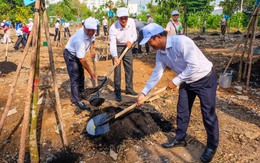 Trồng hơn 100 cây xanh, tăng mảng xanh cho công viên Khánh Hội