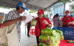 200 phiếu mua quà miễn phí dành cho người nghèo tại phiên chợ Nhân đạo