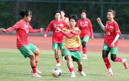 CLB nữ TP.HCM tập luyện buổi đầu tại Vũ Hán