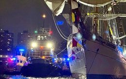 Tàu hải quân Mexico đâm vào cây cầu hơn trăm tuổi, biểu tượng của New York