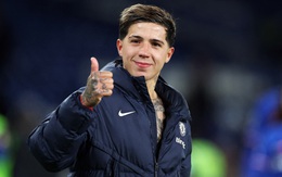 Fan Chelsea sốt vó khi Enzo Fernandez tiết lộ ‘chơi một mắt’ trước Man Utd