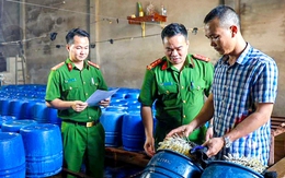 Khởi tố chủ cơ sở sản xuất 60 tấn giá 'ngậm' chất kích thích