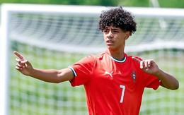Con trai Ronaldo lập cú đúp giúp U15 Bồ Đào Nha vô địch, học theo cha ăn mừng 'Siuuu'