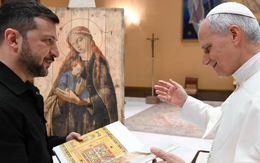 Ông Zelensky lần đầu gặp mặt Giáo hoàng Leo XIV, tặng món quà đặc biệt