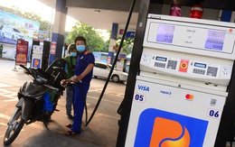 Lợi nhuận Petrolimex lao dốc, đang có gần 28.000 tỉ gửi ngân hàng, 'rót' vào trái phiếu