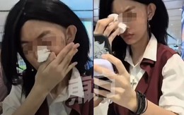 Phải tẩy trang ngay cửa hải quan vì... máy không nhận ra mặt