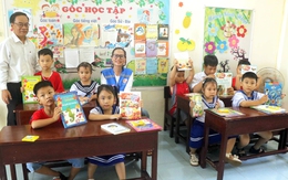 Vun bồi tình yêu sách cho bạn nhỏ Trường Sa