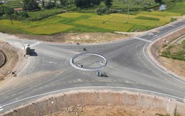 Sau vụ tai nạn, chủ đầu tư đã lắp vòng xuyến trên đường dẫn lên cao tốc