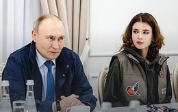 Tổng thống Putin thăm vùng Kursk, yêu cầu tăng cường rà phá bom mìn