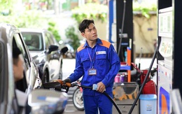 Giá xăng giảm nhỏ giọt