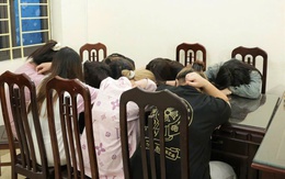 Khởi tố cặp bố con nuôi chăn dắt các cô gái phục vụ quán karaoke