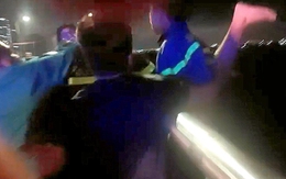 Nghẹt thở giải cứu người nước ngoài định nhảy cầu Thuận Phước giữa khuya