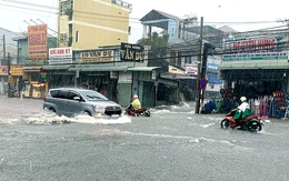 Mưa lớn ở Biên Hòa, bé gái 10 tuổi nghi bị cuốn trôi, cứu hộ đang khẩn trương tìm kiếm