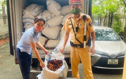 Hơn 1 tấn chân gà đã chiên tiến về Hà Nội tiêu thụ, nhiều sản phẩm bị mốc