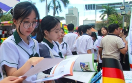 Bạn trẻ Ninh Thuận hào hứng với Chuyến xe hướng nghiệp Đức