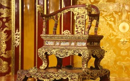 Ngai vàng triều Nguyễn bị du khách bẻ gãy: Sao bảo vật quốc gia mà quản lý lỏng lẻo vậy?