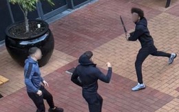 Băng đảng Úc chém nhau giữa ban ngày tại trung tâm thương mại, người dân muốn cấm mã tấu ngay