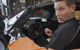 Vệ sinh siêu xe Aston Martin Valkyrie, chuyên viên được dặn không được bấm 2 nút này