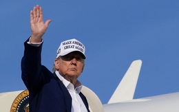 Ông Trump: Mỹ muốn sản xuất xe tăng chứ không phải áo thun hay giày dép