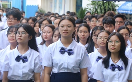 Viết tiếp câu chuyện hòa bình vào đề thi thử tốt nghiệp THPT