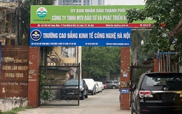 Hàng trăm sinh viên học hệ từ xa bị dừng vô thời hạn, hiệu trưởng và hiệu phó xin nghỉ việc