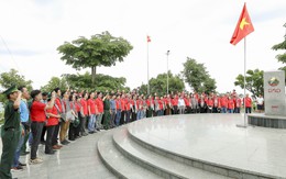 Thiêng liêng lễ chào cờ tại cửa khẩu Bờ Y