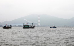 Vụ tàu chở gần 5.000 tấn than chìm trên biển: Lên phương án trục vớt, thu gom dầu