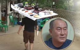 Hút khách 'khủng' nhờ chiêu... đội bàn lên đầu