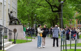 Việt Nam bình luận về thông tin Mỹ ngừng phỏng vấn visa du học