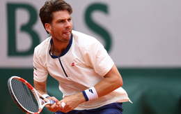 Tay vợt triệu đô Cameron Norrie từng bị cằn nhằn vì lấy dây giày thắt lưng