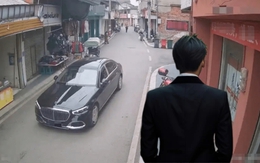 'Đại gia' lái Maybach đến hàng loạt tiệm vàng, đi đến đâu để lại vàng giả đến đấy