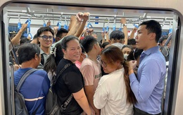 Metro chật người dịp lễ, không khí mới cho một thói quen cũ