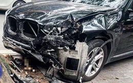 Cô gái đứt lìa chân sau cú va chạm với ô tô BMW trên phố Hà Nội