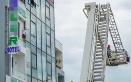 Thanh niên vào khách sạn ở Đà Nẵng đòi nhảy từ tầng 4 rồi xin thuốc lá lực lượng cứu hộ để hút