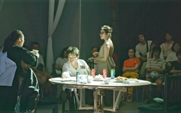 Tại sao chúng ta lại ở đây: Kịch của những câu hỏi