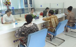 Clip ‘50 năm - Tỏa sáng miền Nam’: Một ngày làm việc của nhân viên chăm sóc khách hàng của điện lực