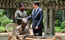 Chủ tịch nước Lương Cường cùng Tổng thống Sri Lanka thăm nhà sàn Bác Hồ