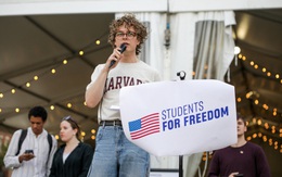 Ông Trump gây thêm sức ép lên Harvard, đóng băng hàng tỉ USD tài trợ