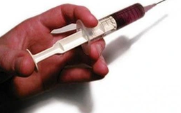 Xử phạt chủ phòng khám tư có người nhậu say tới chích thuốc, ngủ lại rồi chết