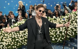 'Ông vua Bollywood' Shah Rukh Khan gây bão tại Met Gala 2025