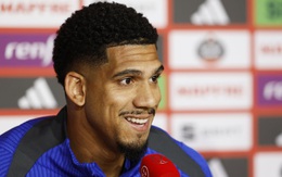 CĐV Barca đòi bán ngay trung vệ Araujo