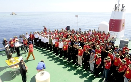 70 năm hải quân nhân dân Việt Nam: 'Cột mốc chủ quyền sống' trên biển