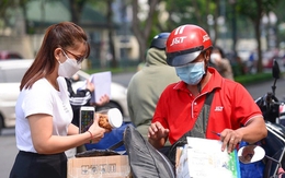 Lo cuộc đua hạ giá trong chuyển phát, sàn 'vừa đá bóng vừa thổi còi'